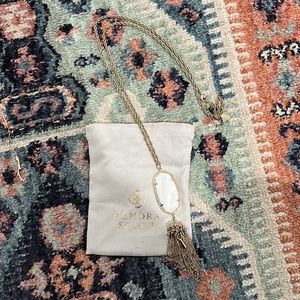 Kendra Scott necklace